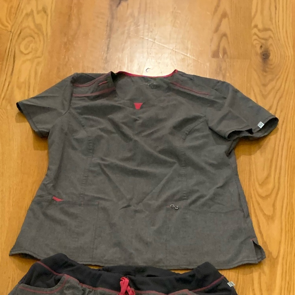 Cherokee infinity scrub top